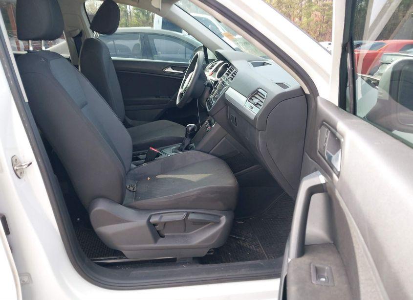 Photo 5 of 2018 Volkswagen Tiguan 2.0T S (VIN 3VV1B7AX6JM052588)