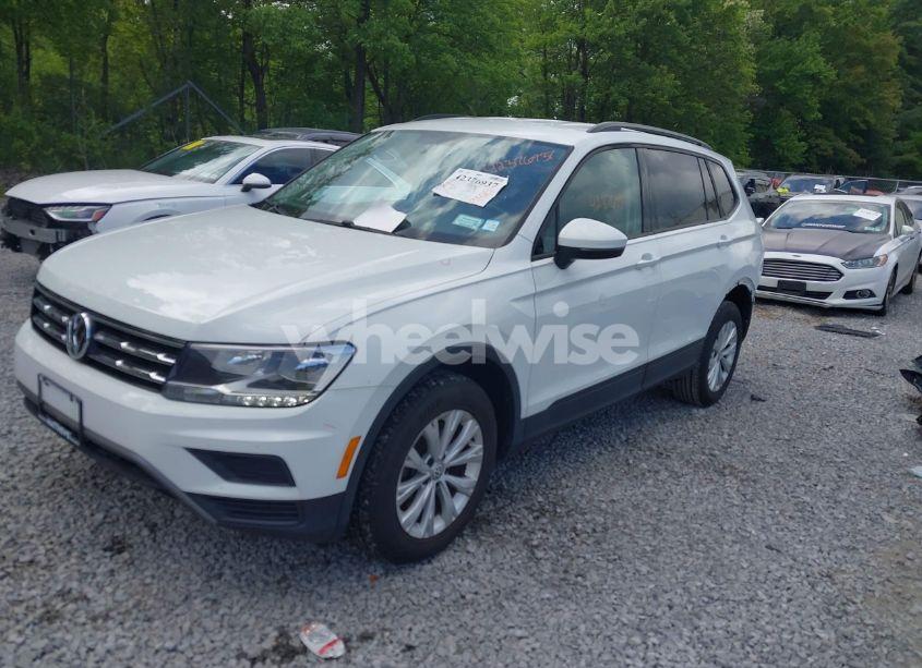 Photo 2 of 2018 Volkswagen Tiguan 2.0T S (VIN 3VV1B7AX6JM052719)