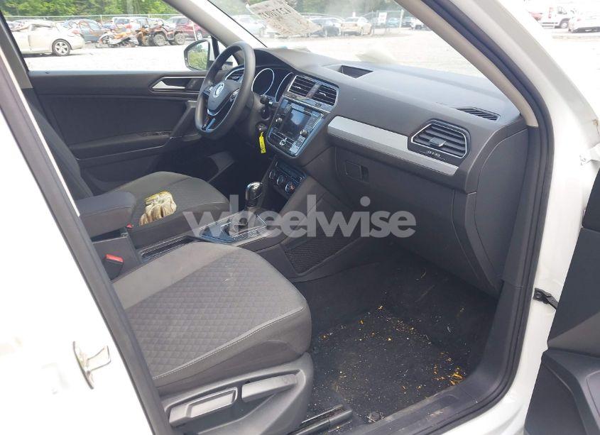 Photo 5 of 2018 Volkswagen Tiguan 2.0T S (VIN 3VV1B7AX6JM052719)