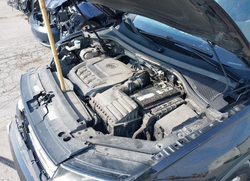Photo 10 of 2018 Volkswagen Tiguan 2.0T S (VIN 3VV1B7AX6JM075935)