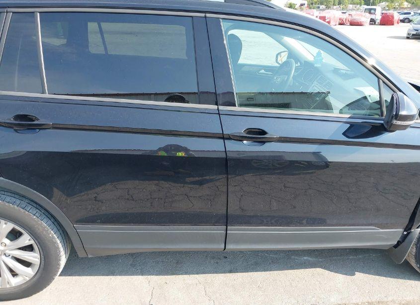Photo 13 of 2018 Volkswagen Tiguan 2.0T S (VIN 3VV1B7AX6JM075935)