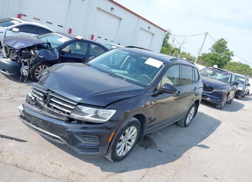 Photo 2 of 2018 Volkswagen Tiguan 2.0T S (VIN 3VV1B7AX6JM075935)