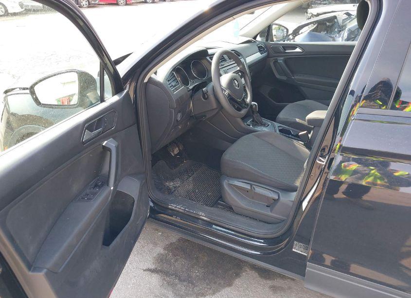 Photo 5 of 2018 Volkswagen Tiguan 2.0T S (VIN 3VV1B7AX6JM075935)