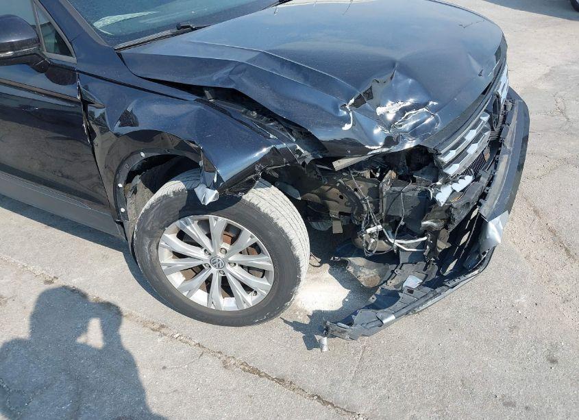 Photo 6 of 2018 Volkswagen Tiguan 2.0T S (VIN 3VV1B7AX6JM075935)