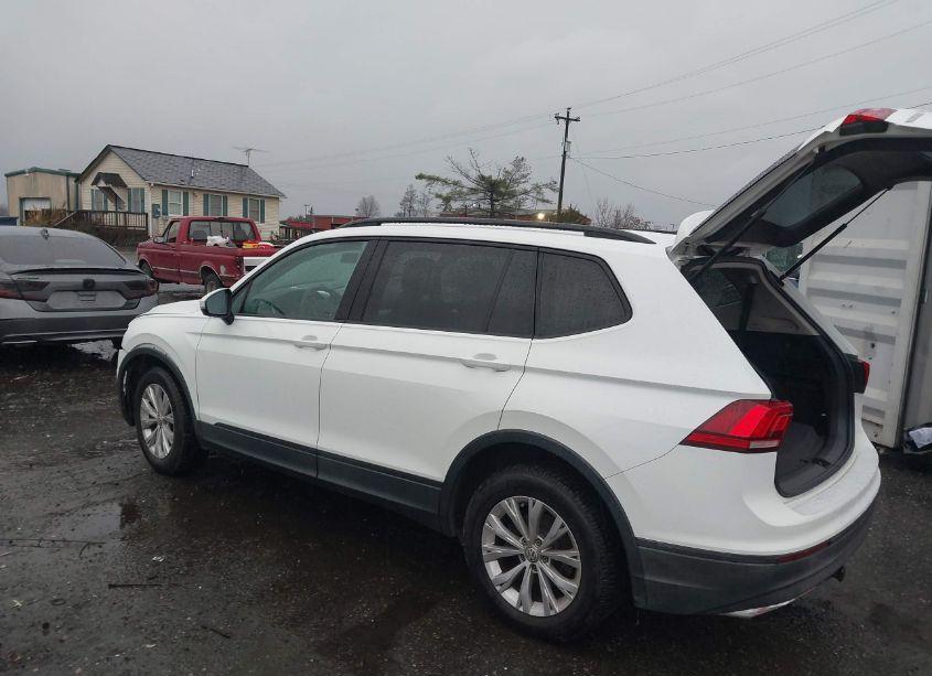 Photo 3 of 2018 Volkswagen Tiguan 2.0T S (VIN 3VV1B7AX6JM098633)