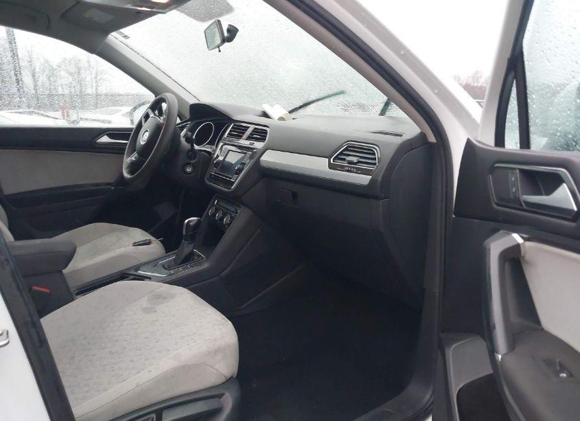 Photo 5 of 2018 Volkswagen Tiguan 2.0T S (VIN 3VV1B7AX6JM098633)