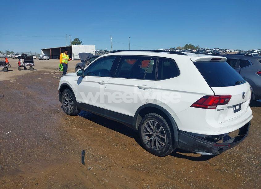 Photo 3 of 2021 Volkswagen Tiguan 2.0T S (VIN 3VV1B7AX6MM107853)