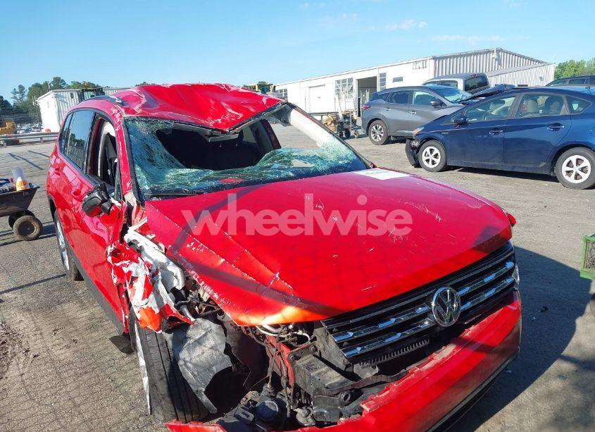 2018 Volkswagen Tiguan 2.0T S (VIN 3VV1B7AX7JM016201) main photo