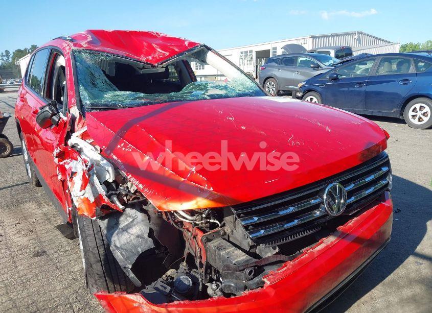 Photo 6 of 2018 Volkswagen Tiguan 2.0T S (VIN 3VV1B7AX7JM016201)
