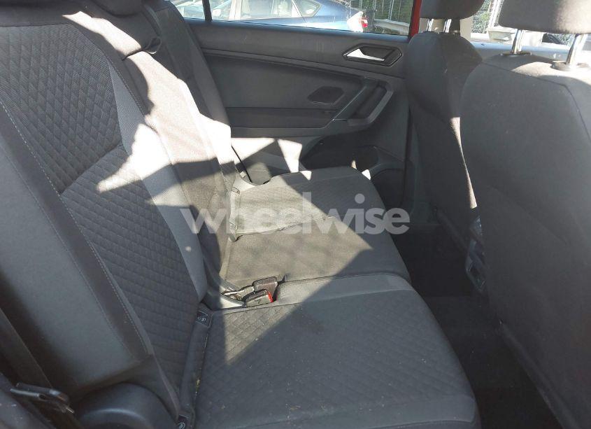 Photo 8 of 2018 Volkswagen Tiguan 2.0T S (VIN 3VV1B7AX7JM016201)