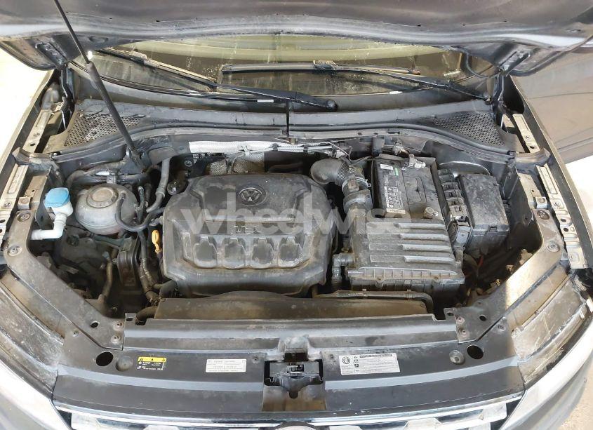 Photo 10 of 2018 Volkswagen Tiguan 2.0T S (VIN 3VV1B7AX7JM106531)