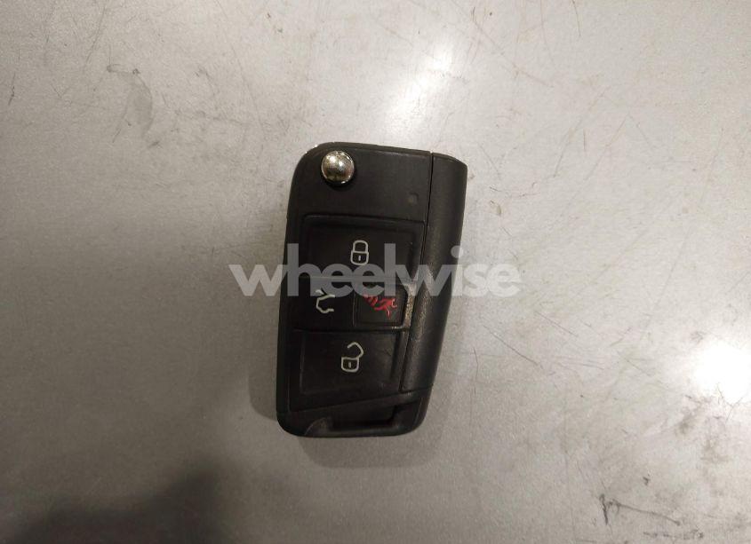 Photo 11 of 2018 Volkswagen Tiguan 2.0T S (VIN 3VV1B7AX7JM106531)