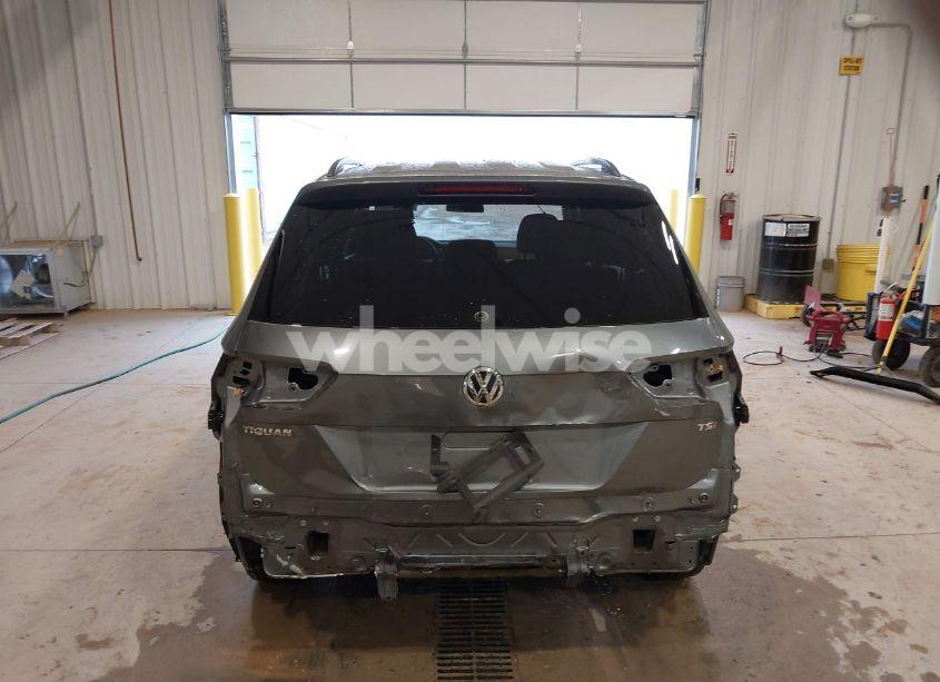 Photo 17 of 2018 Volkswagen Tiguan 2.0T S (VIN 3VV1B7AX7JM106531)
