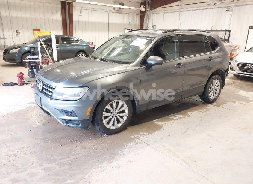 Photo 2 of 2018 Volkswagen Tiguan 2.0T S (VIN 3VV1B7AX7JM106531)
