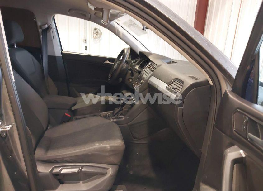 Photo 5 of 2018 Volkswagen Tiguan 2.0T S (VIN 3VV1B7AX7JM106531)