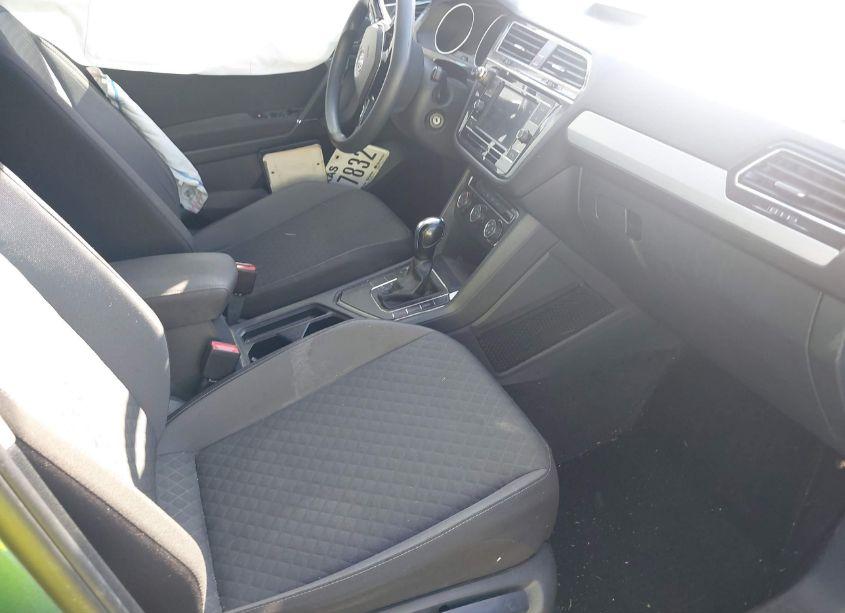 Photo 5 of 2018 Volkswagen Tiguan 2.0T S (VIN 3VV1B7AX7JM125306)