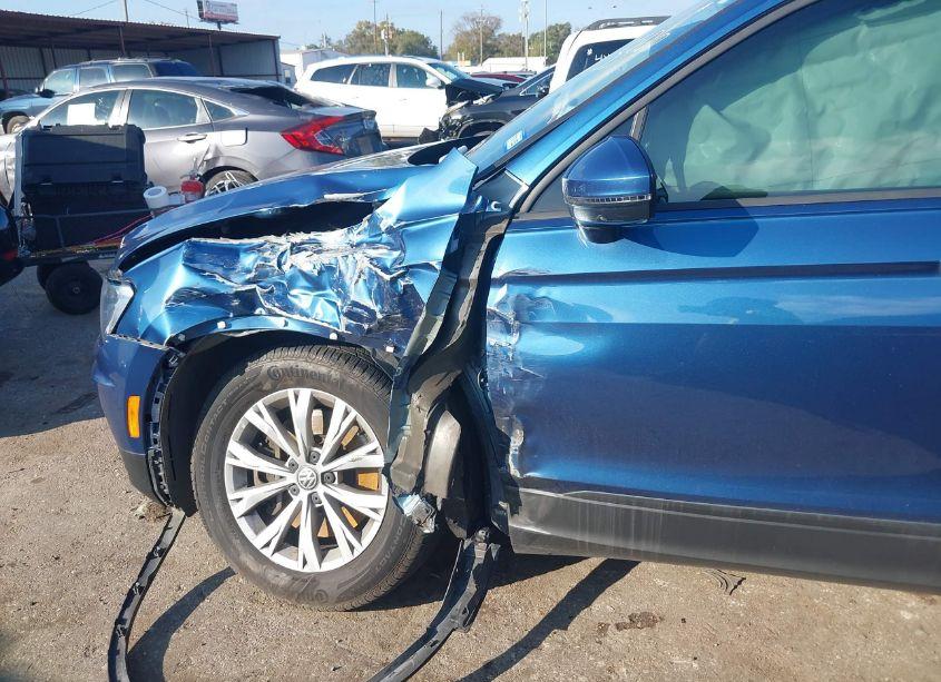 Photo 6 of 2018 Volkswagen Tiguan 2.0T S (VIN 3VV1B7AX7JM125306)