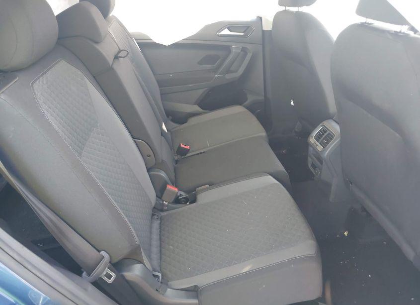 Photo 8 of 2018 Volkswagen Tiguan 2.0T S (VIN 3VV1B7AX7JM125306)