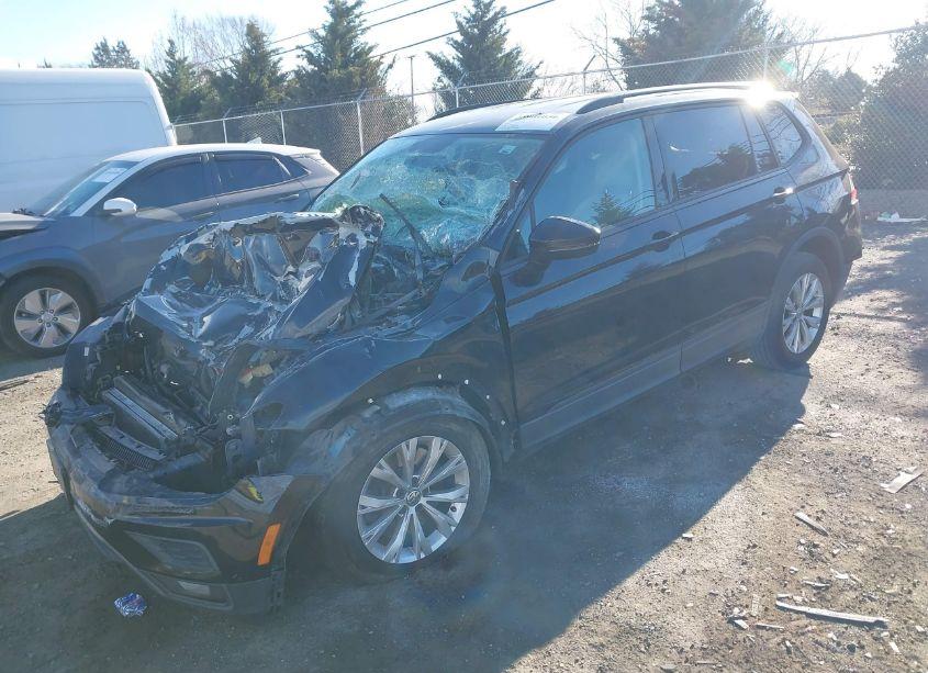 Photo 2 of 2018 Volkswagen Tiguan 2.0T S (VIN 3VV1B7AX9JM021643)