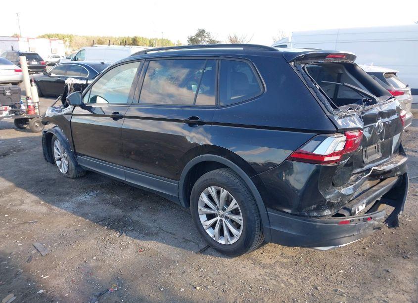 Photo 3 of 2018 Volkswagen Tiguan 2.0T S (VIN 3VV1B7AX9JM021643)