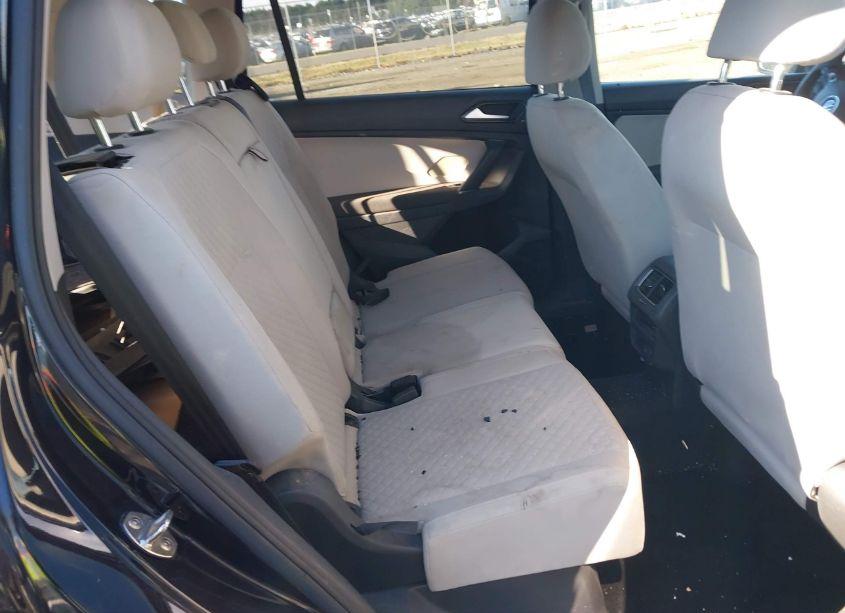 Photo 8 of 2018 Volkswagen Tiguan 2.0T S (VIN 3VV1B7AX9JM021643)