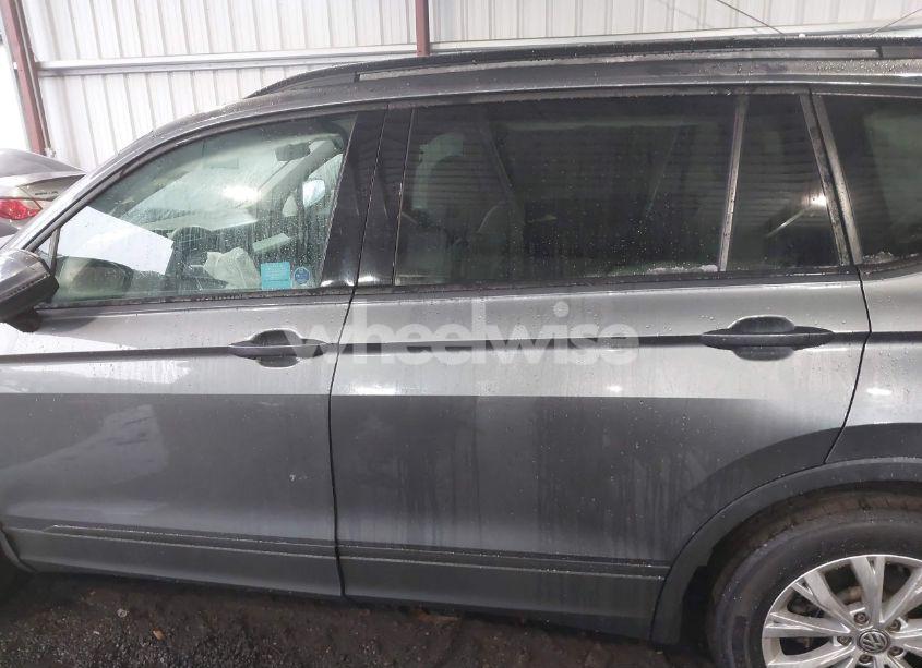 Photo 14 of 2018 Volkswagen Tiguan 2.0T S (VIN 3VV1B7AX9JM035865)