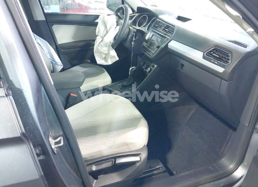 Photo 5 of 2018 Volkswagen Tiguan 2.0T S (VIN 3VV1B7AX9JM035865)