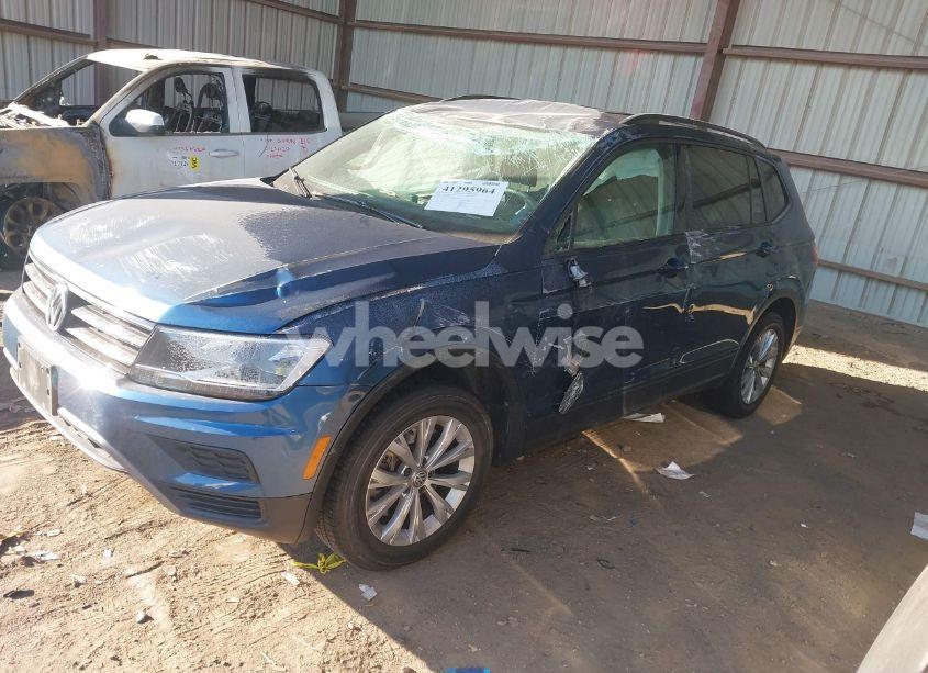 Photo 2 of 2018 Volkswagen Tiguan 2.0T S (VIN 3VV1B7AX9JM047630)