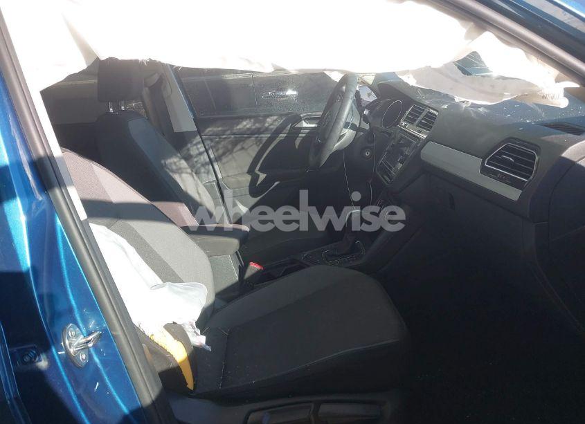 Photo 5 of 2018 Volkswagen Tiguan 2.0T S (VIN 3VV1B7AX9JM047630)