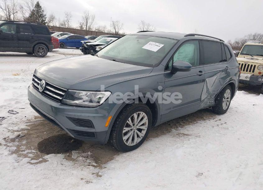Photo 2 of 2020 Volkswagen Tiguan 2.0T S (VIN 3VV1B7AX9LM084390)