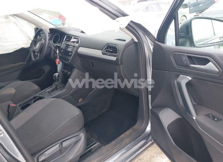 Photo 5 of 2020 Volkswagen Tiguan 2.0T S (VIN 3VV1B7AX9LM084390)