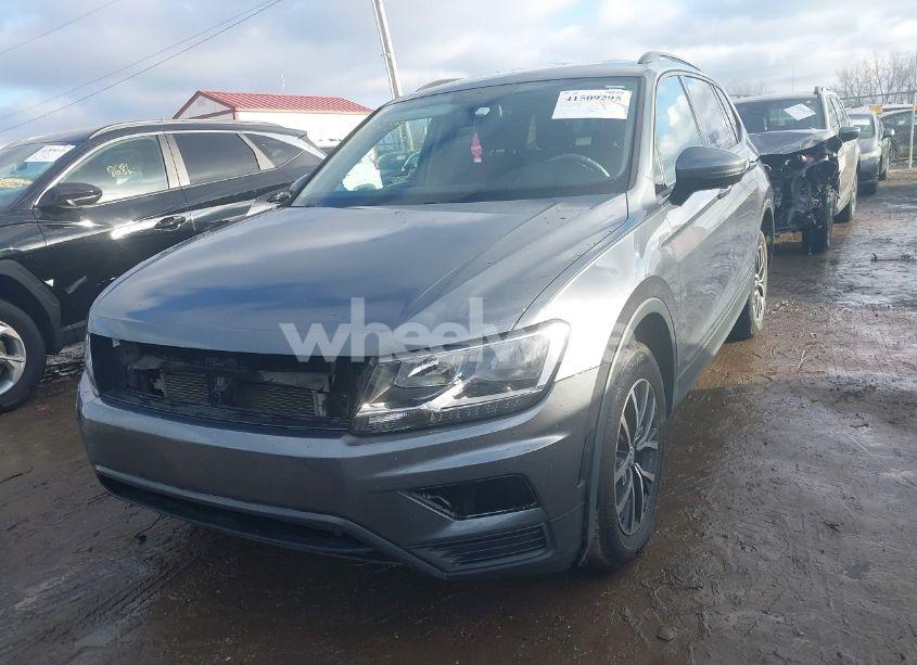 Photo 2 of 2021 Volkswagen Tiguan 2.0T S (VIN 3VV1B7AX9MM075450)