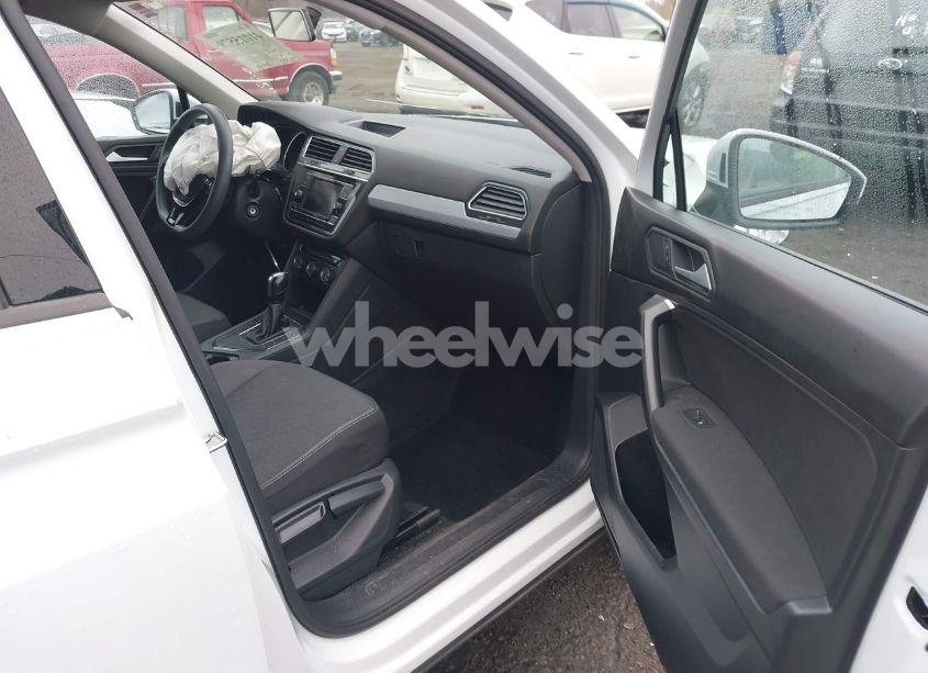 Photo 5 of 2021 Volkswagen Tiguan 2.0T S (VIN 3VV1B7AX9MM077795)