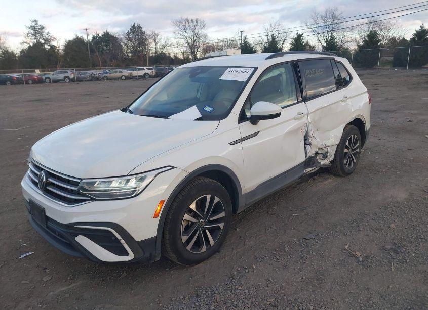 Photo 2 of 2022 Volkswagen Tiguan 2.0T S (VIN 3VV1B7AX9NM030428)