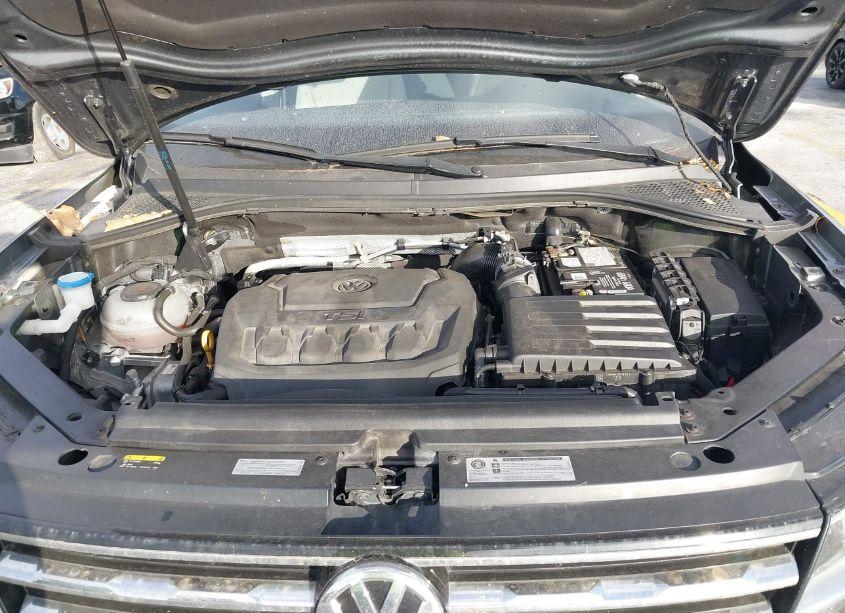Photo 10 of 2018 Volkswagen Tiguan 2.0T S (VIN 3VV1B7AXXJM023725)