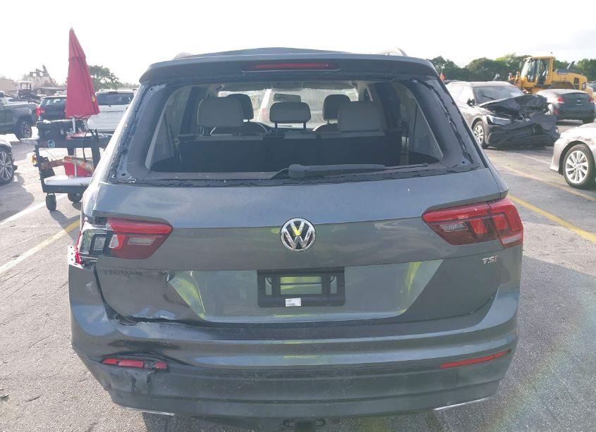Photo 16 of 2018 Volkswagen Tiguan 2.0T S (VIN 3VV1B7AXXJM023725)