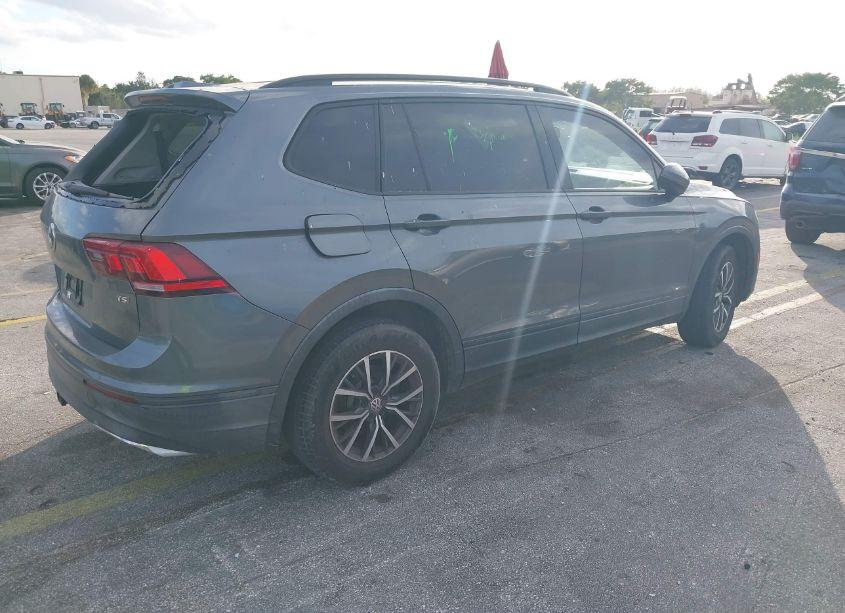Photo 4 of 2018 Volkswagen Tiguan 2.0T S (VIN 3VV1B7AXXJM023725)