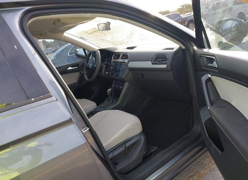 Photo 5 of 2018 Volkswagen Tiguan 2.0T S (VIN 3VV1B7AXXJM023725)