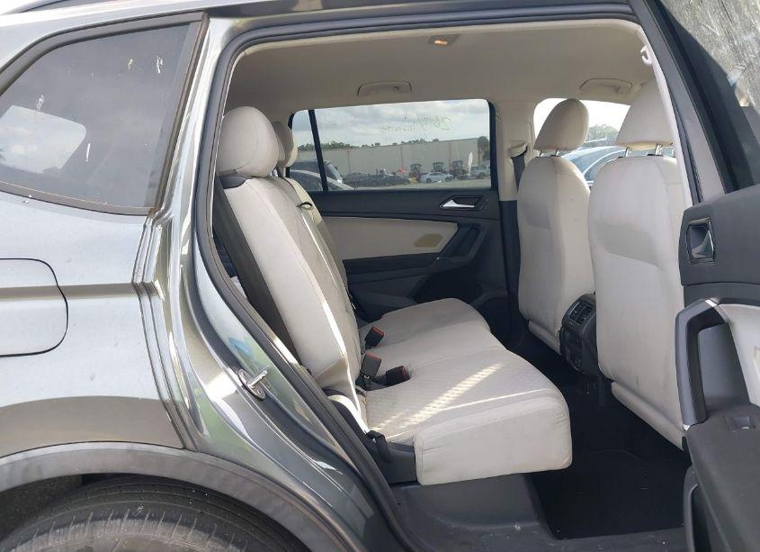 Photo 8 of 2018 Volkswagen Tiguan 2.0T S (VIN 3VV1B7AXXJM023725)