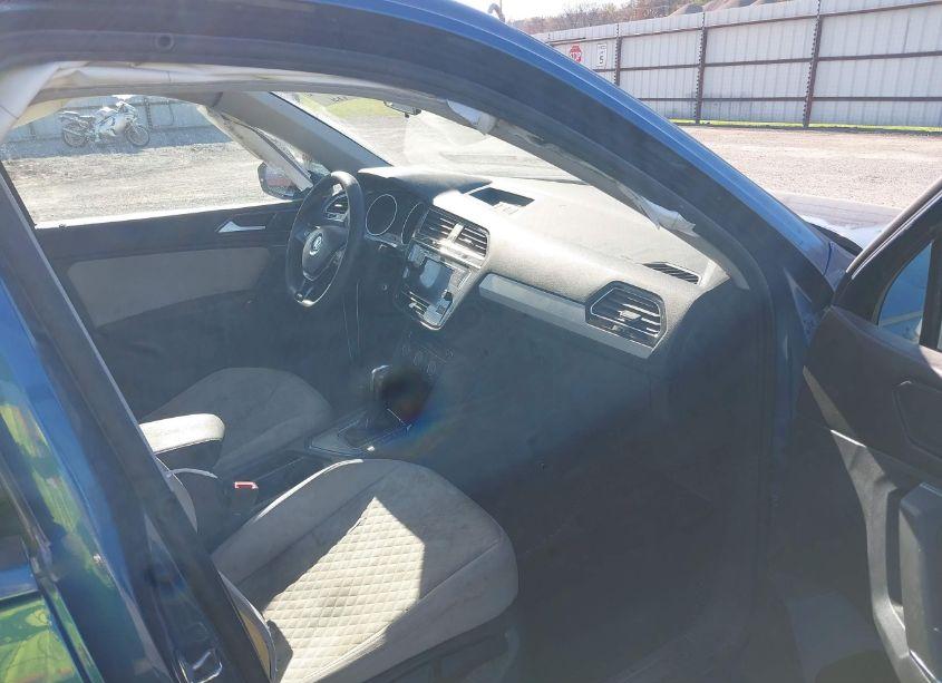 Photo 5 of 2018 Volkswagen Tiguan 2.0T S (VIN 3VV1B7AXXJM059303)
