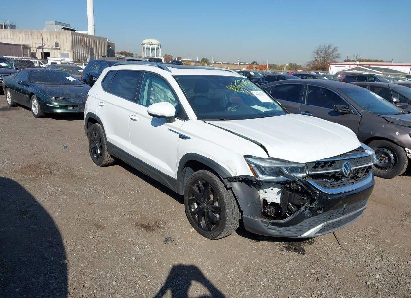 2022 Volkswagen Taos 1.5T SEL (VIN 3VV1X7B25NM009757) main photo