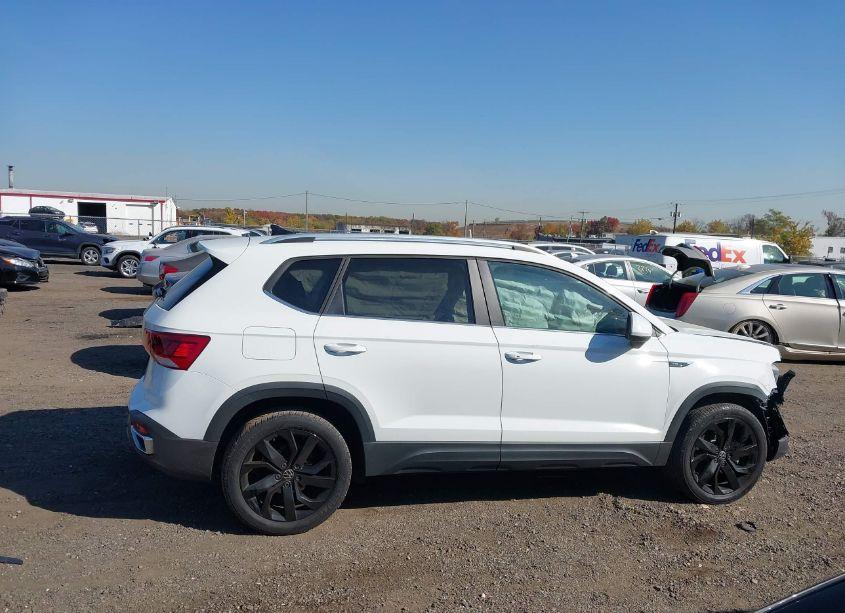 Photo 13 of 2022 Volkswagen Taos 1.5T SEL (VIN 3VV1X7B25NM009757)