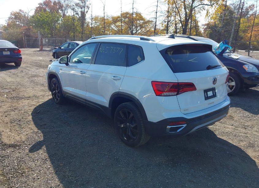 Photo 3 of 2022 Volkswagen Taos 1.5T SEL (VIN 3VV1X7B25NM009757)