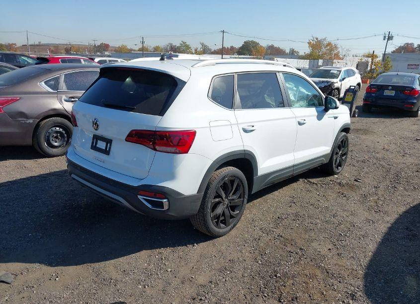 Photo 4 of 2022 Volkswagen Taos 1.5T SEL (VIN 3VV1X7B25NM009757)