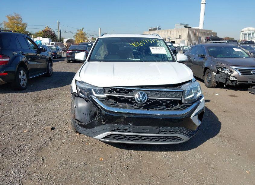 Photo 6 of 2022 Volkswagen Taos 1.5T SEL (VIN 3VV1X7B25NM009757)