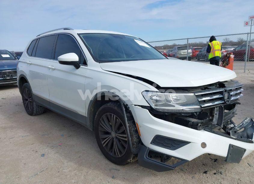 2018 Volkswagen Tiguan 2.0T SE/2.0T SEL (VIN 3VV2B7AX0JM052767) main photo