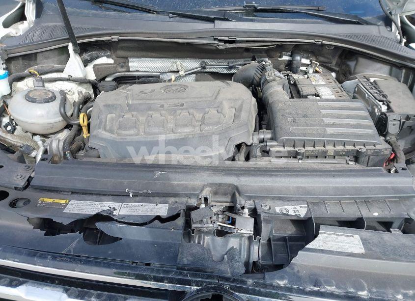 Photo 10 of 2018 Volkswagen Tiguan 2.0T SE/2.0T SEL (VIN 3VV2B7AX0JM052767)