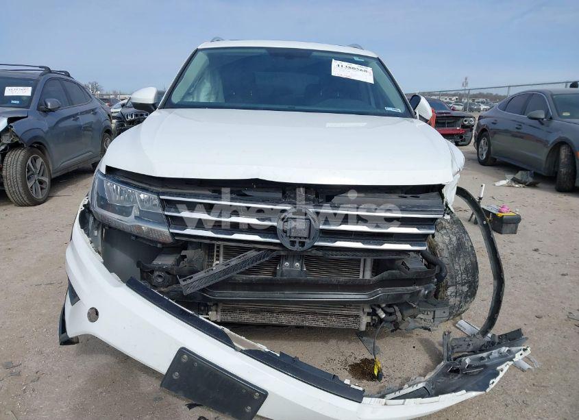 Photo 12 of 2018 Volkswagen Tiguan 2.0T SE/2.0T SEL (VIN 3VV2B7AX0JM052767)