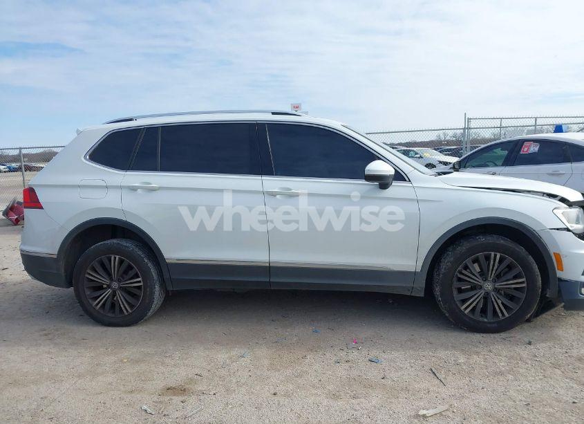 Photo 13 of 2018 Volkswagen Tiguan 2.0T SE/2.0T SEL (VIN 3VV2B7AX0JM052767)