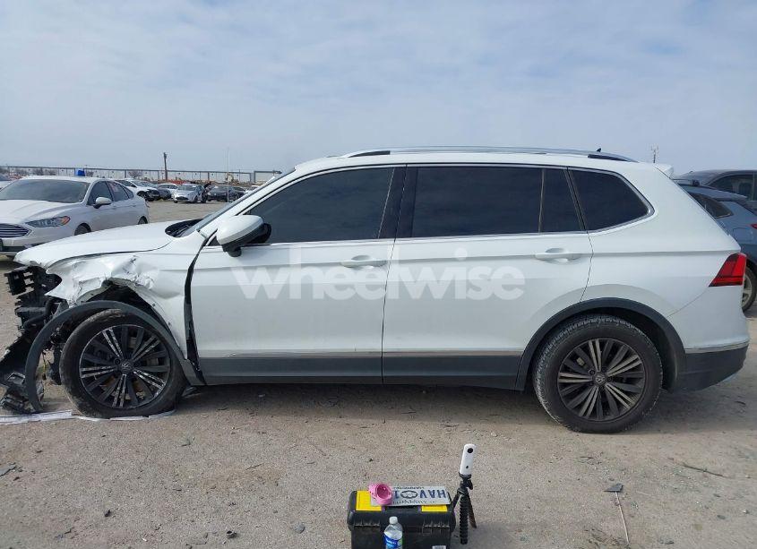 Photo 14 of 2018 Volkswagen Tiguan 2.0T SE/2.0T SEL (VIN 3VV2B7AX0JM052767)